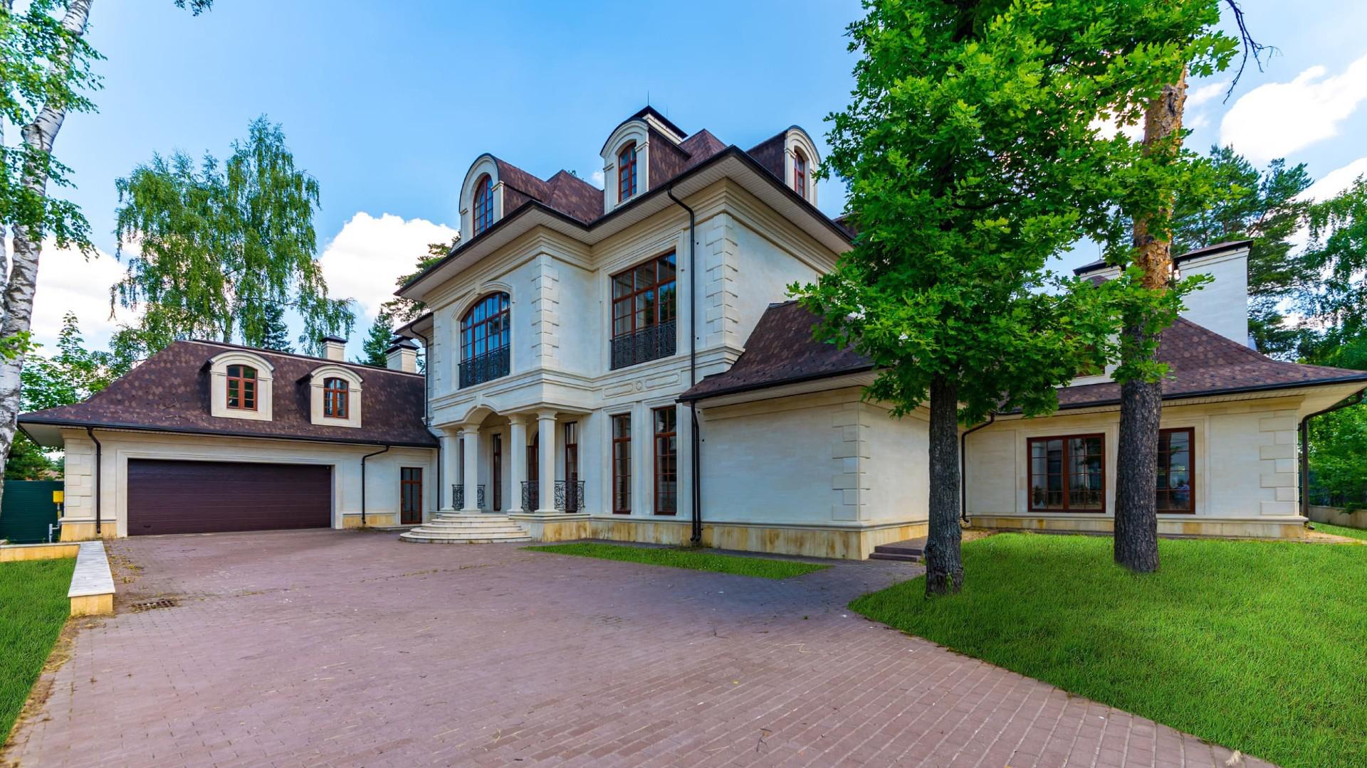 Дом 1000 м2 в деревне Жуковка