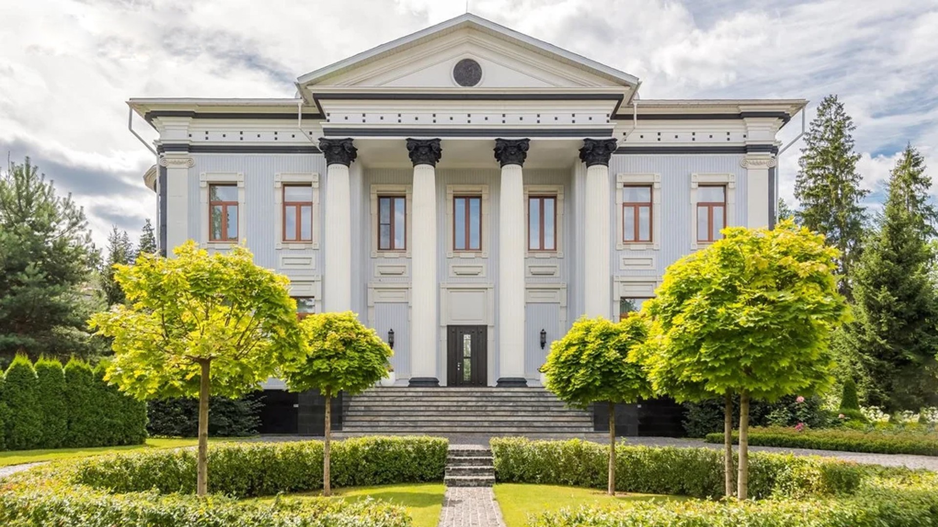 Дом 930 м2 в КП Николино
