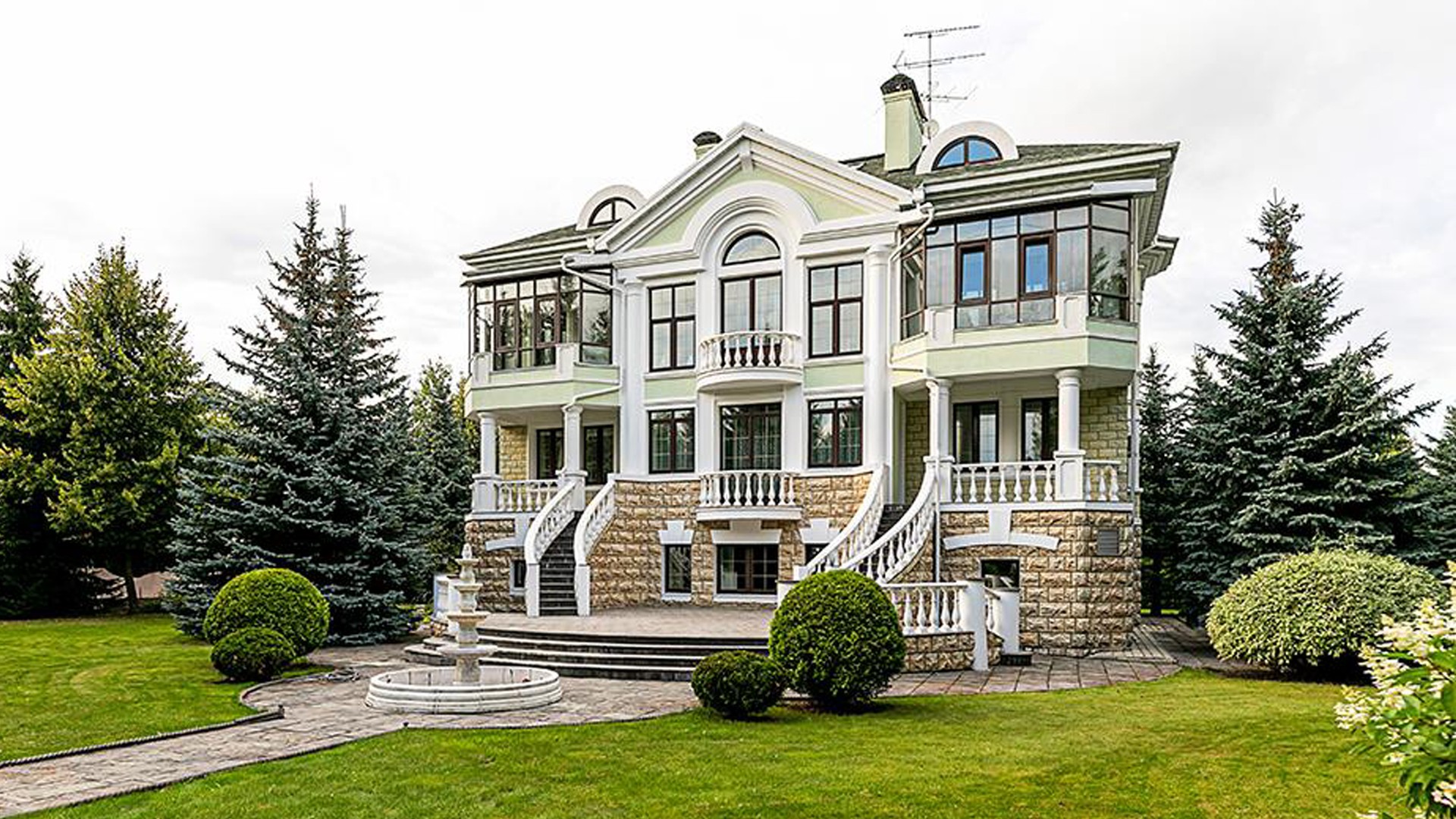 Дом 860 м2 в КП Лапино Град